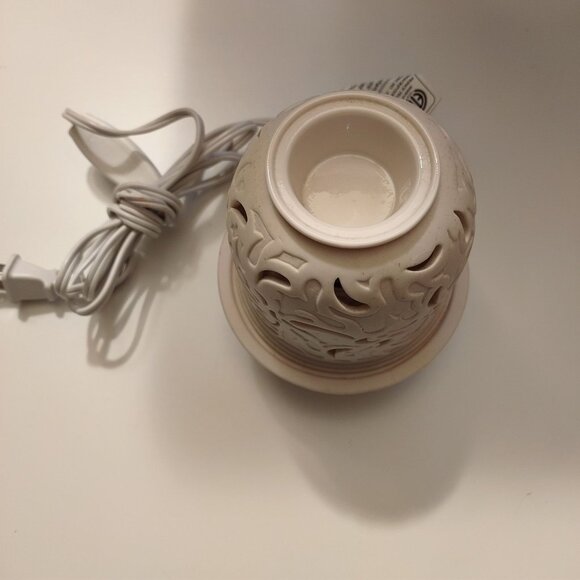 Ceramic Electric Candle Wax Warmer With Cutout Design & Plug-In Cord-LIKE NEW - Picture 8 of 8
